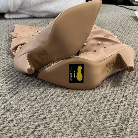 NWOT Blush studded boots size 10 - Picture 4 of 4